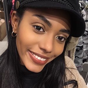 Meet your Posher, Yolannie